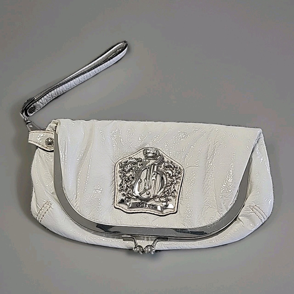 Guess by Marciano Y2K vintage White Magnetic Clutch Wristlet Queen Mini Purse